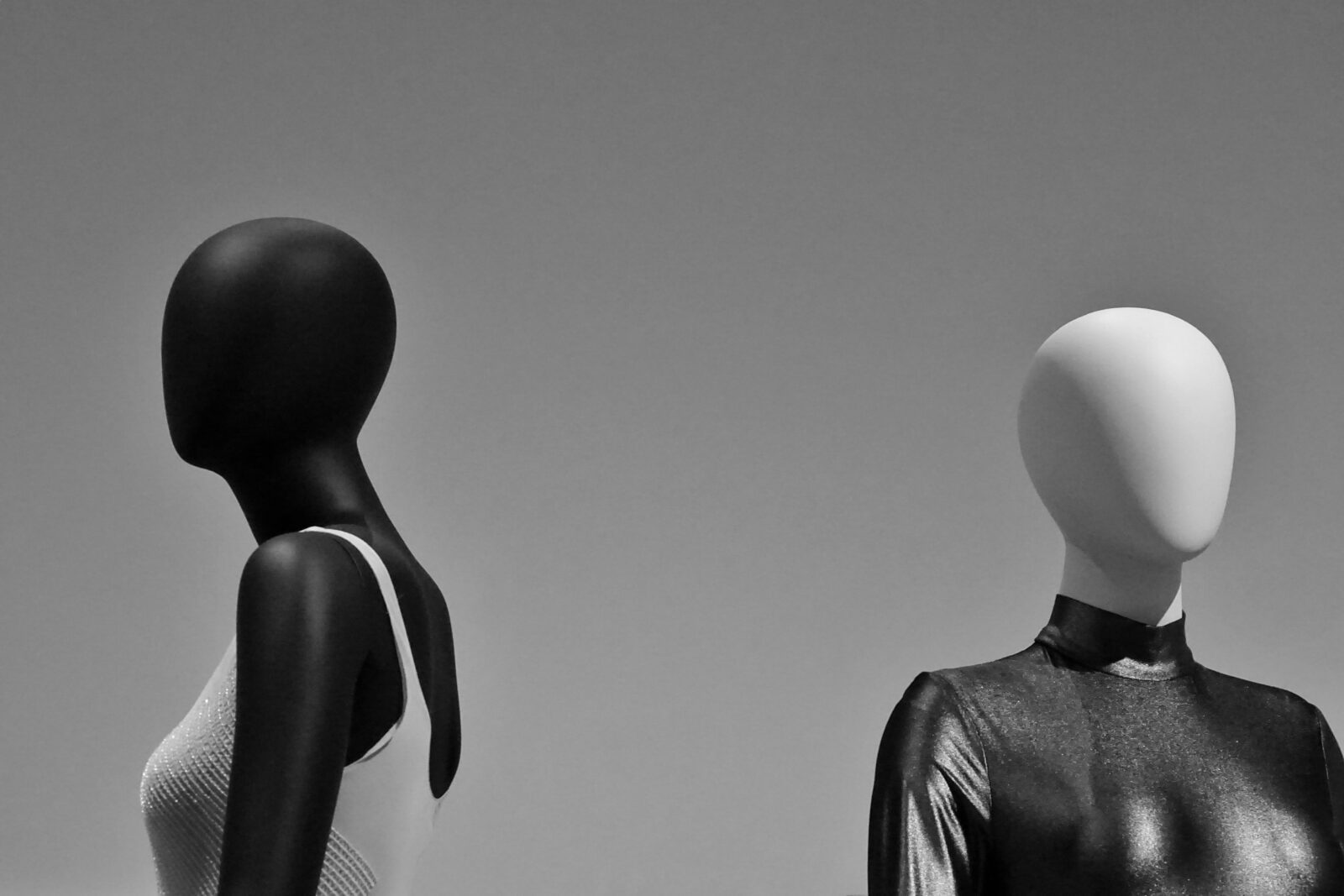 3D mannequin models with elegant dresses